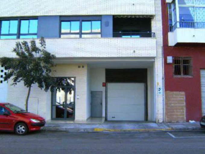 Garage in Oliva