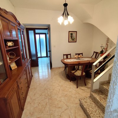 Vivienda cerca del centro del pueblo