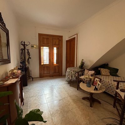 Vivienda de 3 plantas en el centro del pueblo.