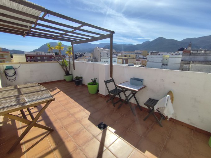 Espectacular ático , seminuevo. Con dos terrazas.