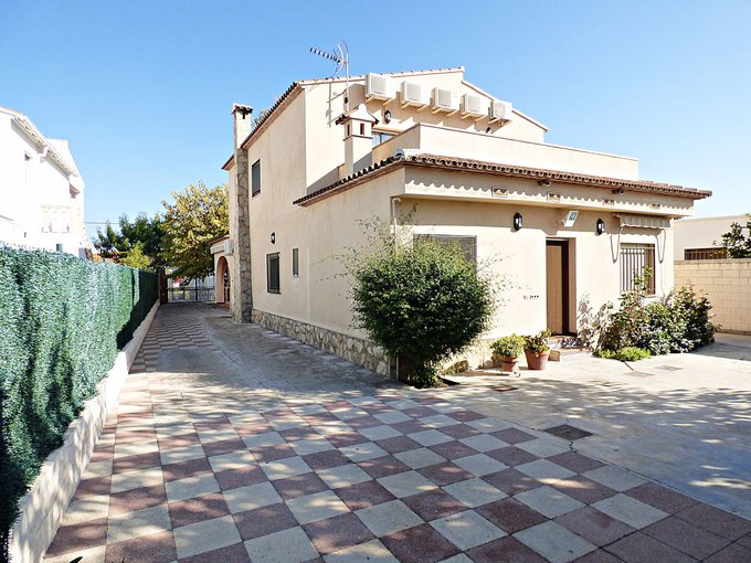 Family house in the beach area