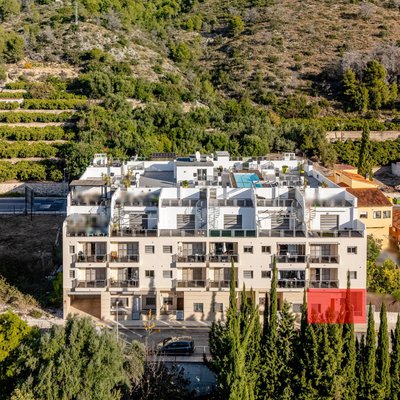 Vivienda en un bajo, con garaje privado y piscina comunitaria