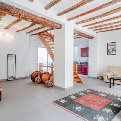 Vivienda en el centro con mucha luz, grandes espacios y pequeño garaje