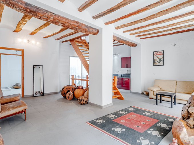Vivienda en el centro con mucha luz, grandes espacios y pequeño garaje