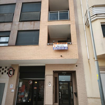 Piso de 3 habitaciones, garaje y trastero en el centro del pueblo.