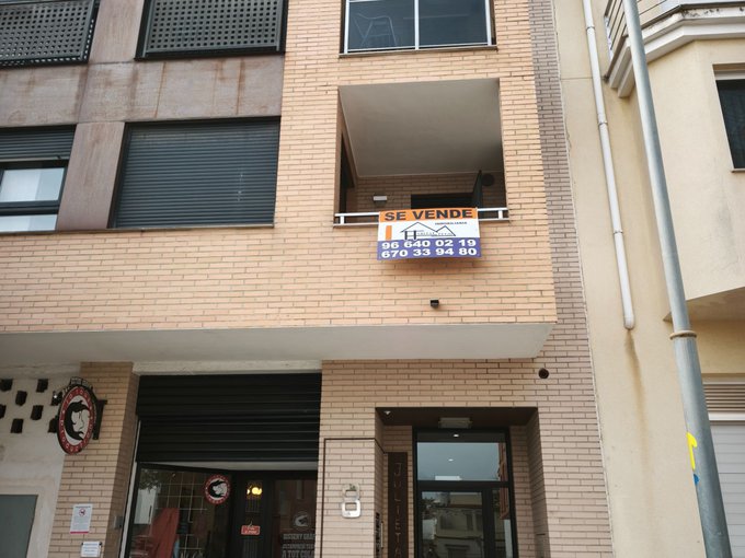 Piso de 3 habitaciones, garaje y trastero en el centro del pueblo.