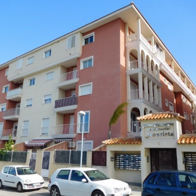 Vivienda de tres habitaciones, espaciosas y luminosas.