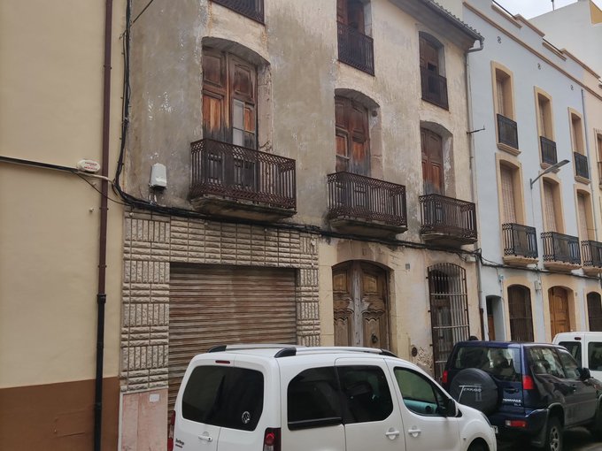 Casa señorial en el centro del pueblo