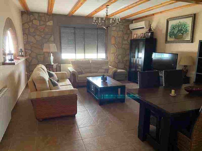 Casa con todas las comodidades y parcela en Benisiva