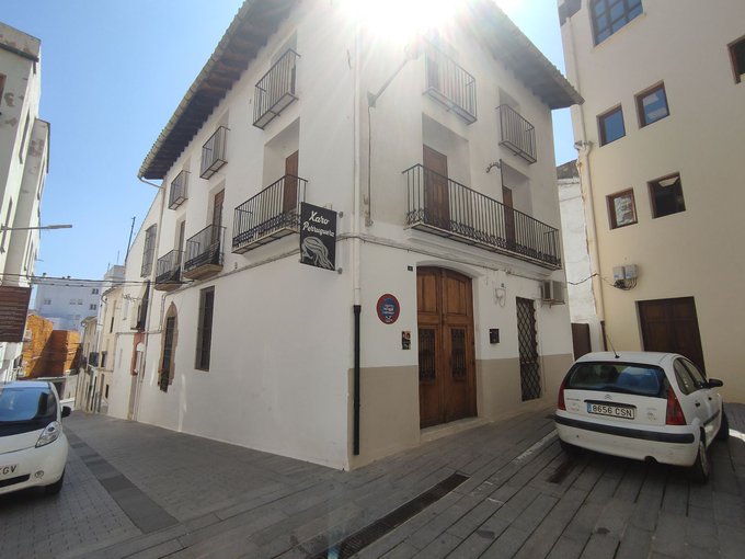 Casa al centre del poble. 