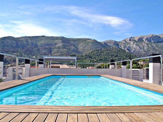 ÁTIC AMB PISCINA EN EL TERRAT EN ADSUBIA